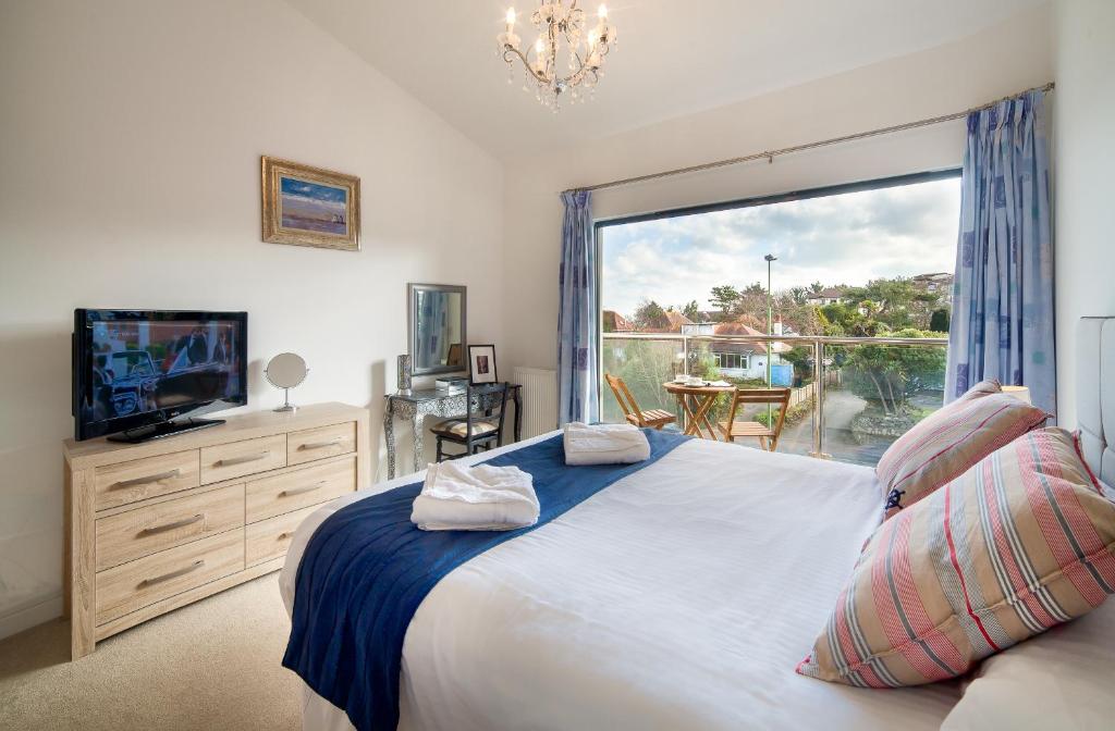 South Sands Beach House room 2